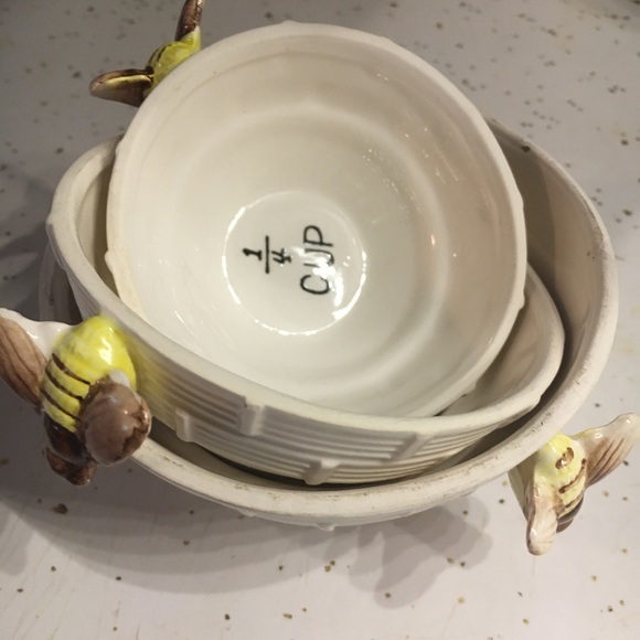 Vintage Beehive Measuring Cups - Picture 4 of 6